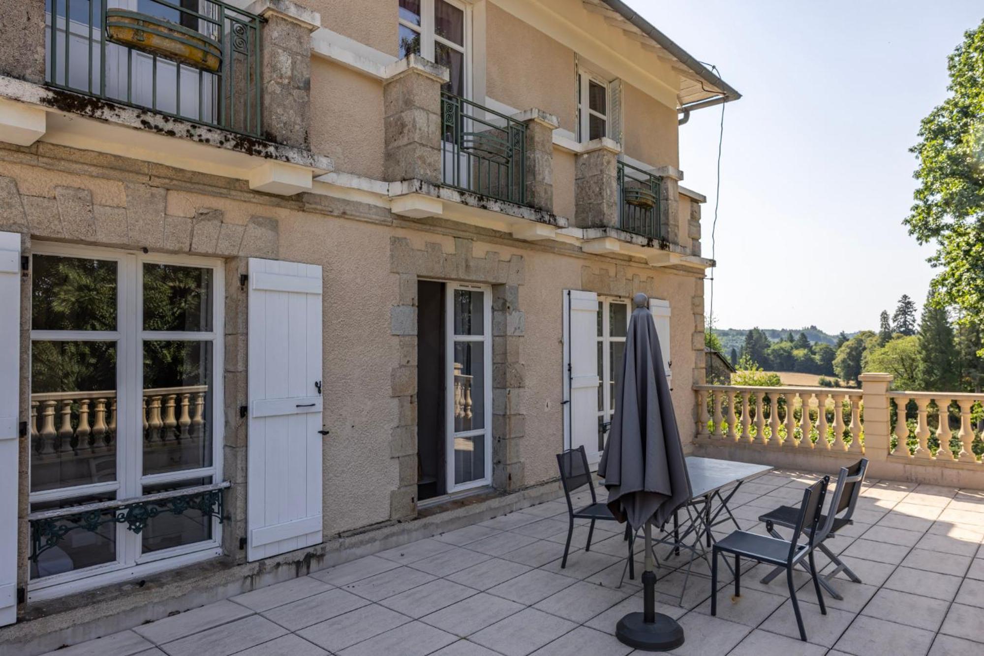 Готель Domaine De La Clauzure La Roche-Canillac Екстер'єр фото